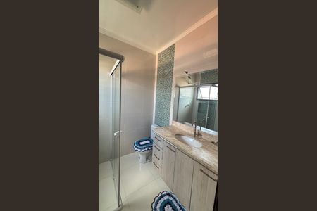 Casa à venda com 263m², 3 quartos e 8 vagasBanheiro da Suíte 2