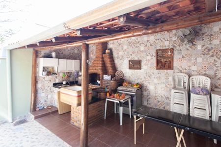 Casa à venda com 220m², 3 quartos e 3 vagas Casa à venda com 220m², 3 quartos e 3 vagasEspaço Gourmet