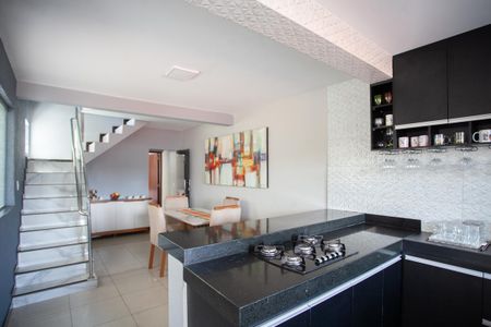 Casa à venda com 220m², 3 quartos e 3 vagas Casa à venda com 220m², 3 quartos e 3 vagasCozinha