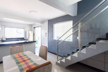 Casa à venda com 220m², 3 quartos e 3 vagas Casa à venda com 220m², 3 quartos e 3 vagasCopa