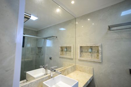 Apartamento à venda com 188m², 4 quartos e 3 vagasBanheiro da Suíte 2