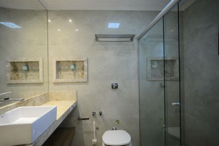 Apartamento à venda com 188m², 4 quartos e 3 vagasBanheiro da Suíte 2