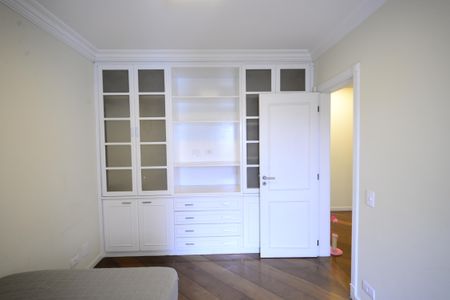 Apartamento à venda com 188m², 4 quartos e 3 vagasQuarto 2