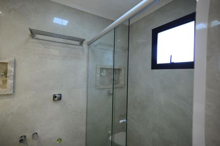 Apartamento à venda com 188m², 4 quartos e 3 vagasBanheiro da Suíte 2