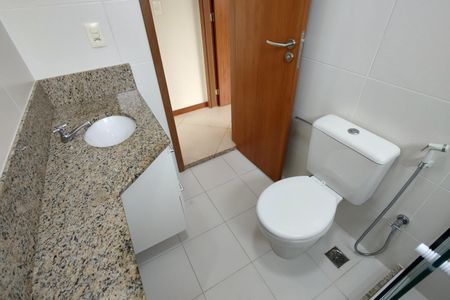 Apartamento à venda com 64m², 2 quartos e 1 vaga Apartamento à venda com 64m², 2 quartos e 1 vagaBanheiro Social