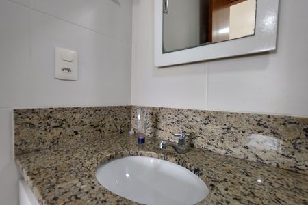Apartamento à venda com 64m², 2 quartos e 1 vaga Apartamento à venda com 64m², 2 quartos e 1 vagaBanheiro da Suíte