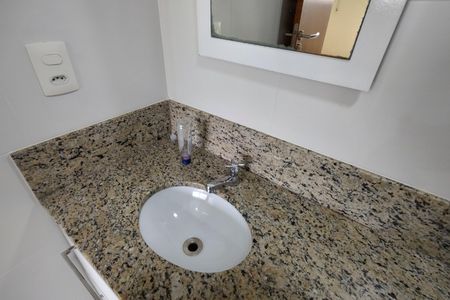 Apartamento à venda com 64m², 2 quartos e 1 vaga Apartamento à venda com 64m², 2 quartos e 1 vagaBanheiro da Suíte