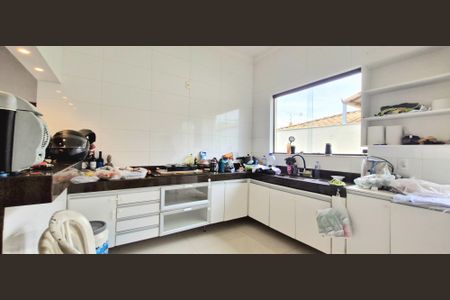 Casa à venda com 170m², 3 quartos e 5 vagas Casa à venda com 170m², 3 quartos e 5 vagasCozinha