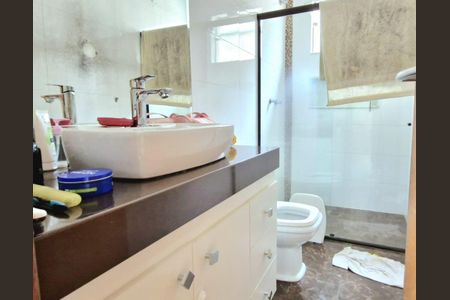 Casa à venda com 170m², 3 quartos e 5 vagas Casa à venda com 170m², 3 quartos e 5 vagasBanheiro do Quarto 2