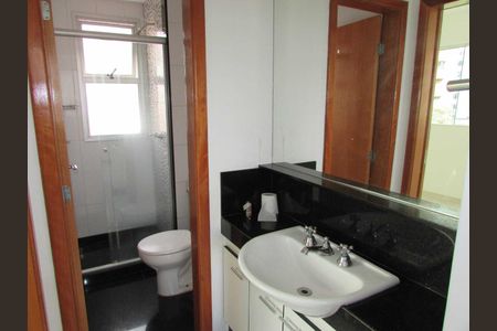 Banheiro de apartamento para alugar com 1 quarto, 40m² em Lourdes, Belo Horizonte
