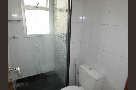 Banheiro de apartamento para alugar com 1 quarto, 40m² em Lourdes, Belo Horizonte