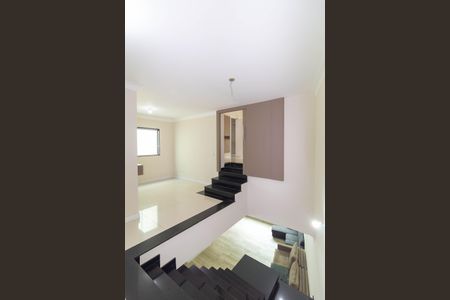 Casa à venda com 220m², 3 quartos e 4 vagas Casa à venda com 220m², 3 quartos e 4 vagasEscada