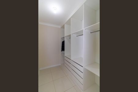 Casa à venda com 220m², 3 quartos e 4 vagas Casa à venda com 220m², 3 quartos e 4 vagasCloset da suíte 3