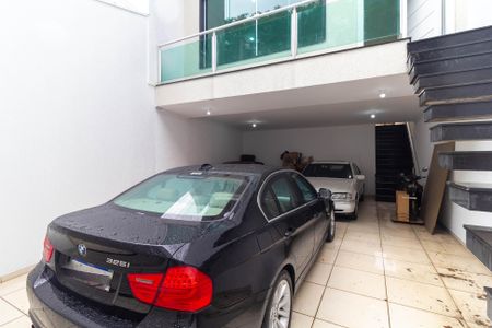 Casa à venda com 220m², 3 quartos e 4 vagas Casa à venda com 220m², 3 quartos e 4 vagasGaragem