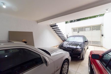 Casa à venda com 220m², 3 quartos e 4 vagas Casa à venda com 220m², 3 quartos e 4 vagasGaragem