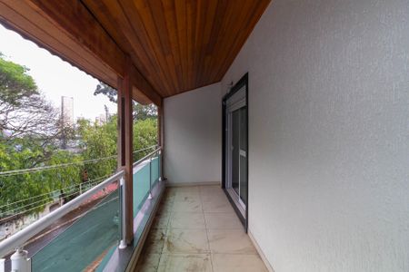 Casa à venda com 220m², 3 quartos e 4 vagas Casa à venda com 220m², 3 quartos e 4 vagasSacada