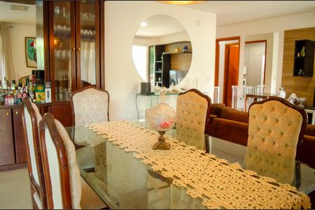 Apartamento para alugar com 269m², 4 quartos e 3 vagas Apartamento para alugar com 269m², 4 quartos e 3 vagasSala