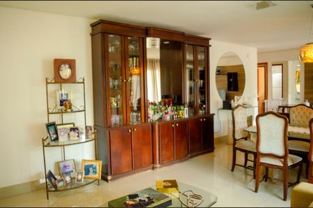 Apartamento para alugar com 269m², 4 quartos e 3 vagas Apartamento para alugar com 269m², 4 quartos e 3 vagasSala