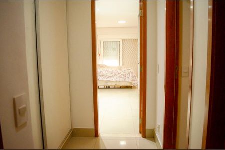 Apartamento para alugar com 269m², 4 quartos e 3 vagas Apartamento para alugar com 269m², 4 quartos e 3 vagasCorredor