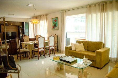 Apartamento para alugar com 269m², 4 quartos e 3 vagas Apartamento para alugar com 269m², 4 quartos e 3 vagasSala