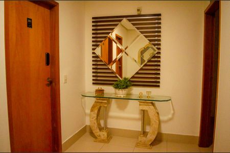 Apartamento para alugar com 269m², 4 quartos e 3 vagas Apartamento para alugar com 269m², 4 quartos e 3 vagasEntrada