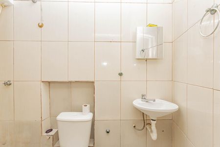 Banheiro de casa para alugar com 1 quarto, 50m² em Jardim Maria Estela, São Paulo