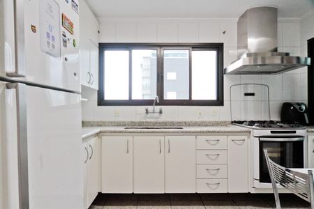 Apartamento à venda com 131m², 3 quartos e 2 vagas Apartamento à venda com 131m², 3 quartos e 2 vagasCozinha