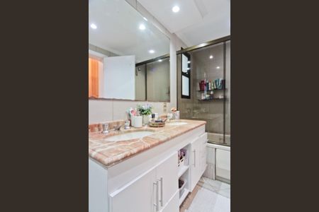 Apartamento à venda com 131m², 3 quartos e 2 vagas Apartamento à venda com 131m², 3 quartos e 2 vagasBanheiro da Suíte 3