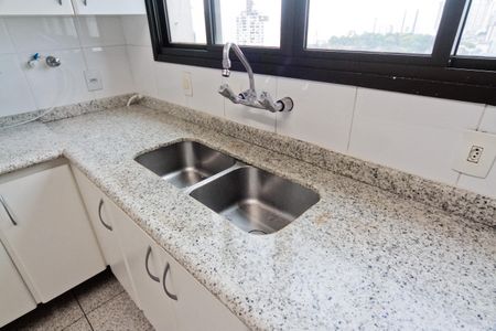 Apartamento à venda com 131m², 3 quartos e 2 vagas Apartamento à venda com 131m², 3 quartos e 2 vagasCozinha