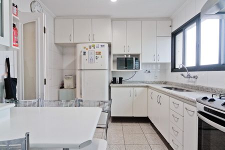 Apartamento à venda com 131m², 3 quartos e 2 vagas Apartamento à venda com 131m², 3 quartos e 2 vagasCozinha