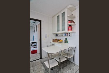 Apartamento à venda com 131m², 3 quartos e 2 vagas Apartamento à venda com 131m², 3 quartos e 2 vagasCozinha