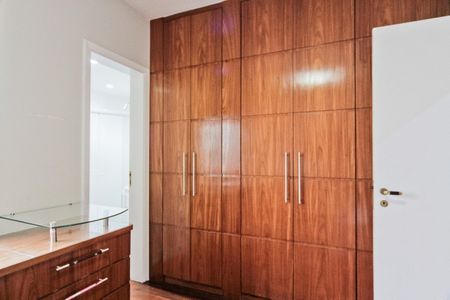 Apartamento à venda com 131m², 3 quartos e 2 vagas Apartamento à venda com 131m², 3 quartos e 2 vagasSuíte 1