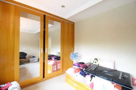 Casa de condomínio à venda com 753m², 5 quartos e 4 vagasQuarto