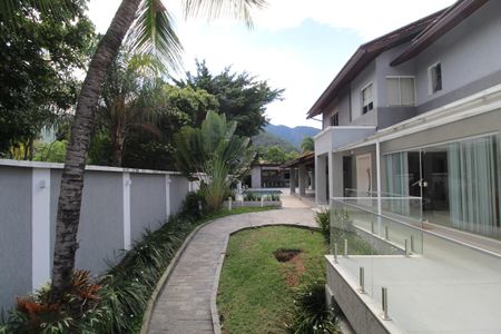 Casa de condomínio à venda com 753m², 5 quartos e 4 vagasQuintal