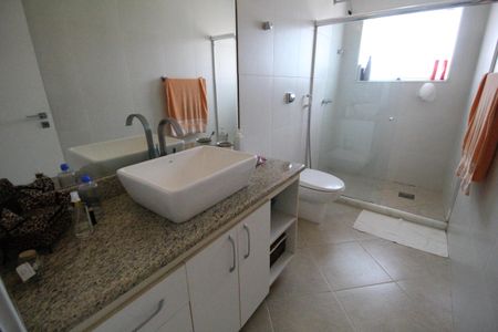 Casa de condomínio à venda com 753m², 5 quartos e 4 vagasBanheiro Social