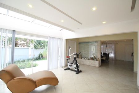 Sala 1 de casa de condomínio à venda com 5 quartos, 753m² em Jacarepaguá, Rio de Janeiro