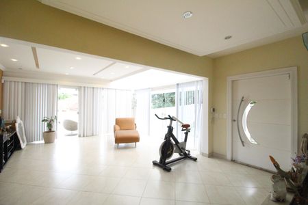 Sala 1 de casa de condomínio à venda com 5 quartos, 753m² em Jacarepaguá, Rio de Janeiro