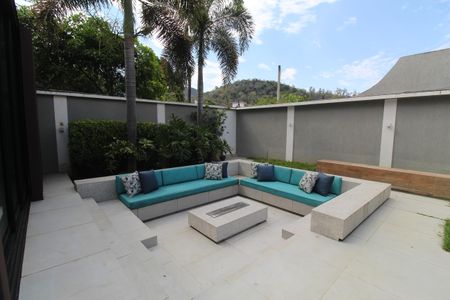 Casa de condomínio à venda com 753m², 5 quartos e 4 vagasÁrea Externa