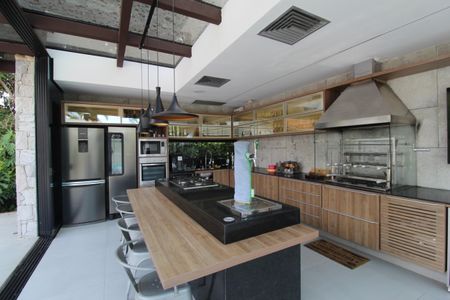 Casa de condomínio à venda com 753m², 5 quartos e 4 vagasChurrasqueira