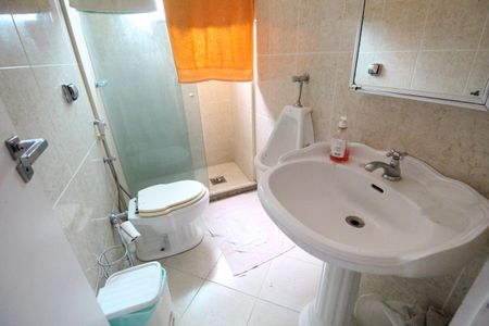 Casa de condomínio à venda com 753m², 5 quartos e 4 vagasBanheiro de Serviço