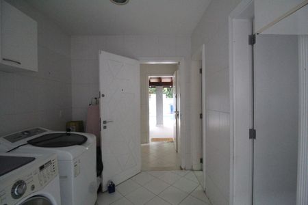 Casa de condomínio à venda com 753m², 5 quartos e 4 vagasÁrea de Serviço