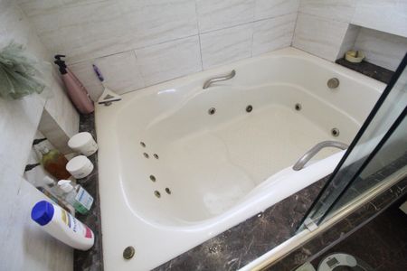 Casa de condomínio à venda com 753m², 5 quartos e 4 vagasBanheiro da Suíte 2