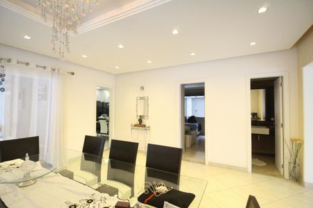 Casa de condomínio à venda com 753m², 5 quartos e 4 vagasSala 2