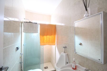 Casa de condomínio à venda com 753m², 5 quartos e 4 vagasBanheiro de Serviço