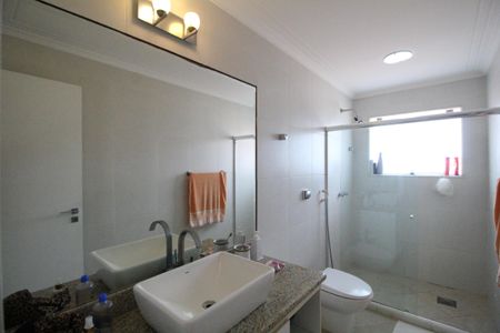 Casa de condomínio à venda com 753m², 5 quartos e 4 vagasBanheiro Social