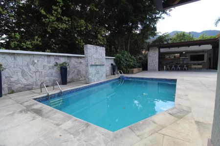 Casa de condomínio à venda com 753m², 5 quartos e 4 vagasPiscina