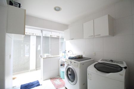 Casa de condomínio à venda com 753m², 5 quartos e 4 vagasÁrea de Serviço