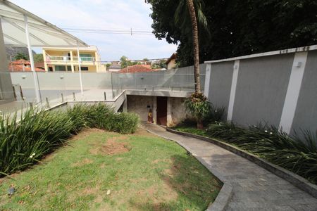 Casa de condomínio à venda com 753m², 5 quartos e 4 vagasEntrada