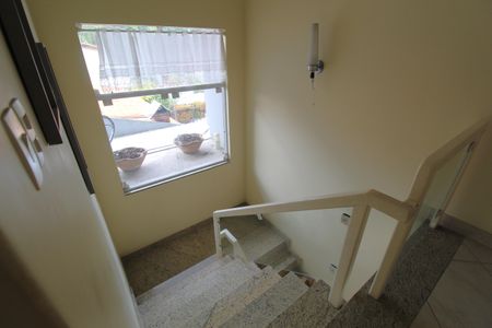 Casa de condomínio à venda com 753m², 5 quartos e 4 vagasEscada