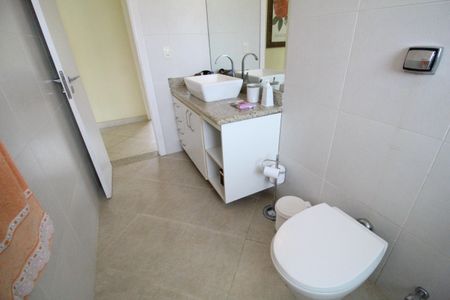 Casa de condomínio à venda com 753m², 5 quartos e 4 vagasBanheiro Social